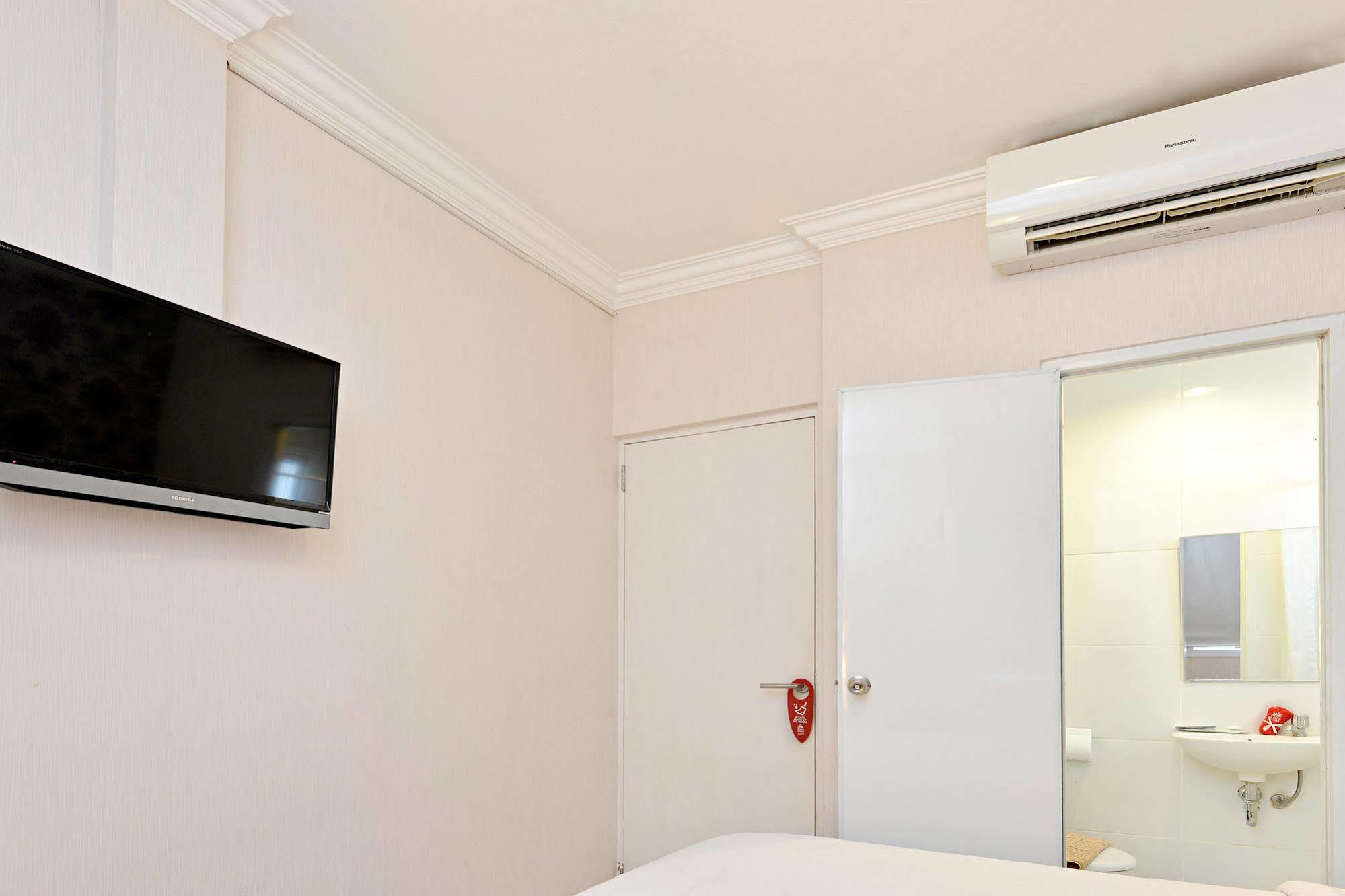 Zen Rooms Basic Tangerang Aeropolis Exterior photo
